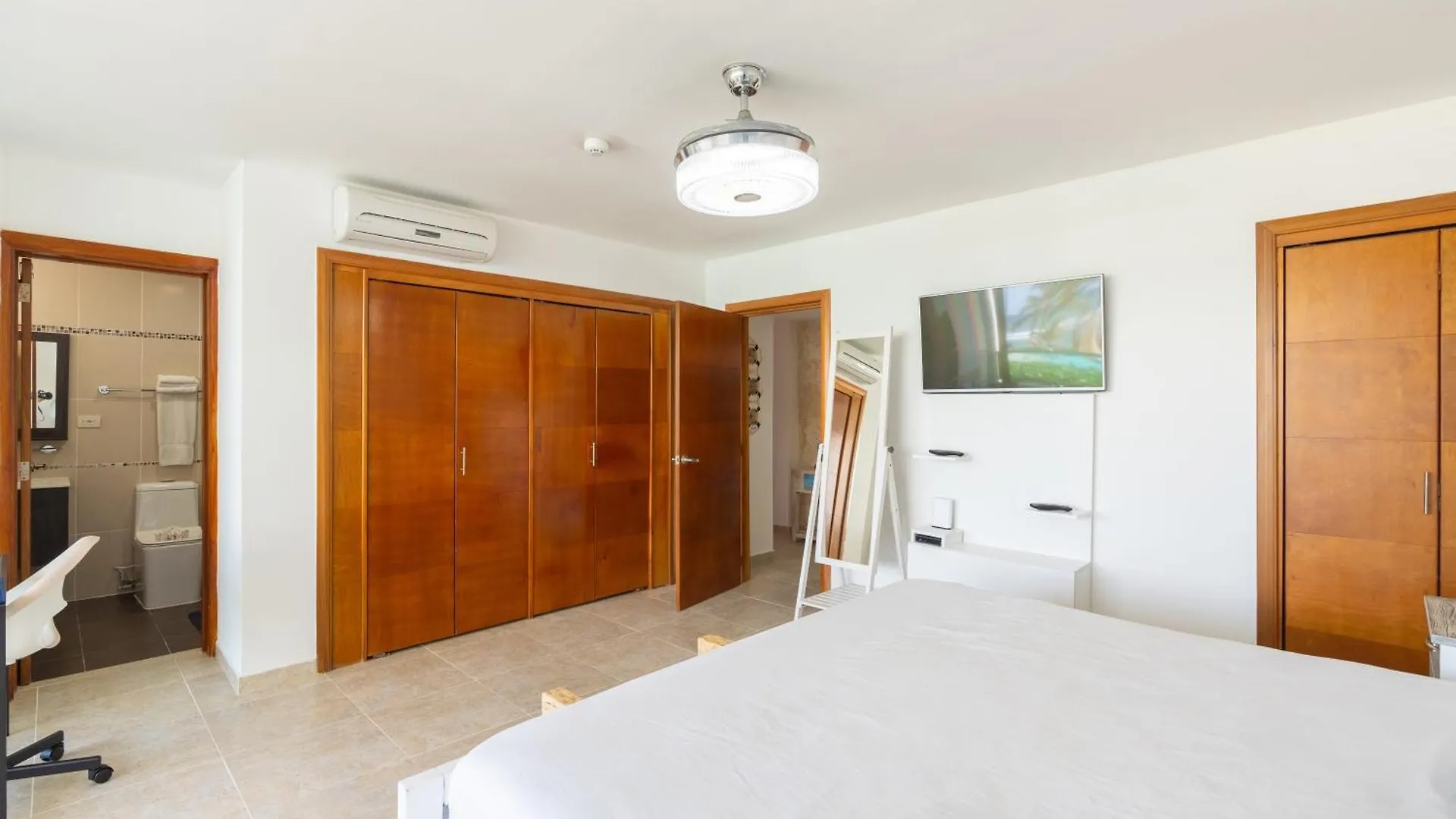 Apartment Luxe Beachfront Retreat With Pool, Gym & Private Beach Villa Del Mar